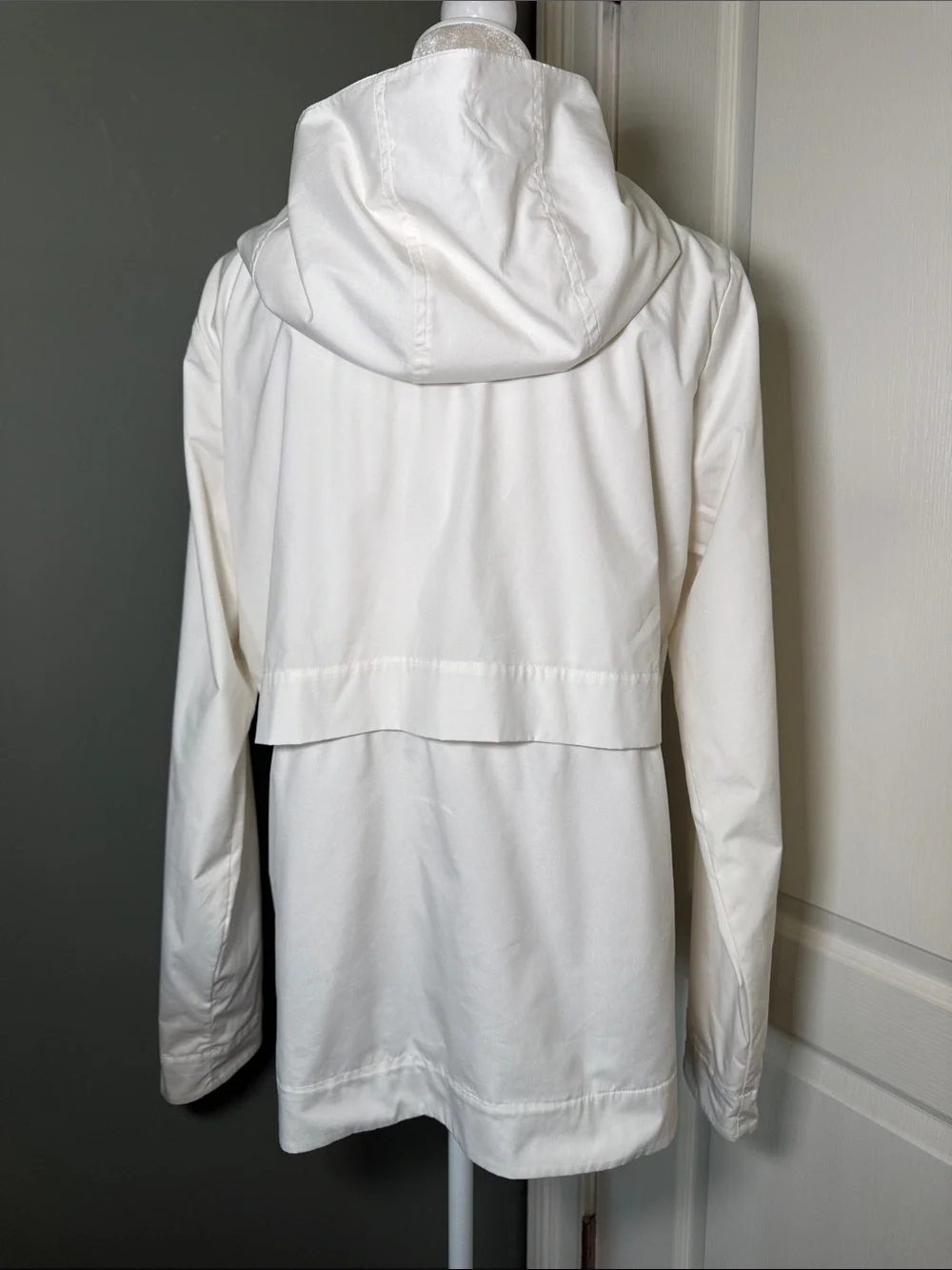 Lululemon White Hooded Rain Jacket Zip Front Windbreaker Size 12
